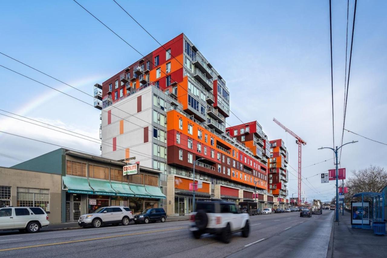 Spacious 2 Bedroom Downtown With Mountain Views Apartment Vancouver