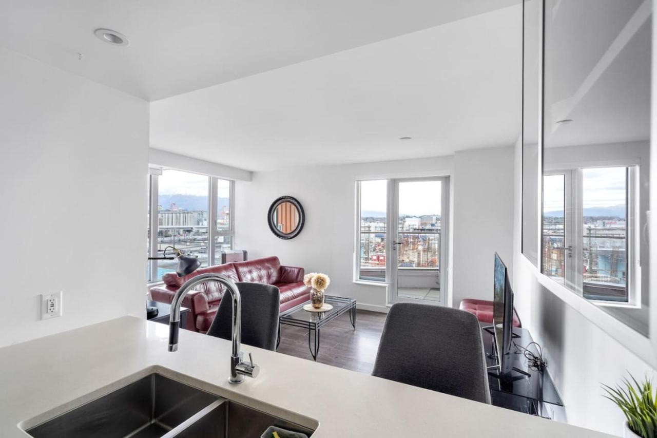 Apartment Spacious 2 Bedroom Downtown With Mountain Views Vancouver