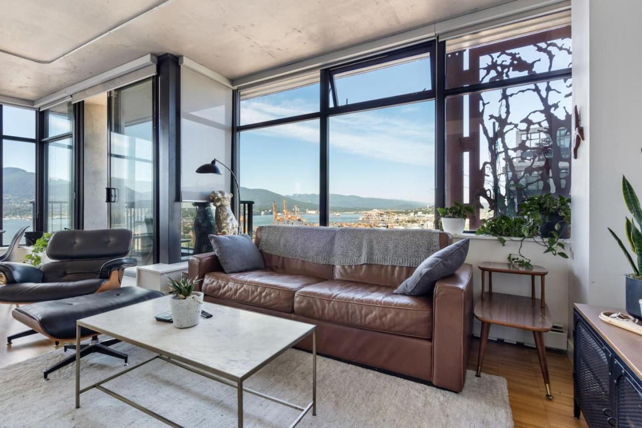 The W, Modernized 2 Bedroom Downtown Highrise * Vancouver