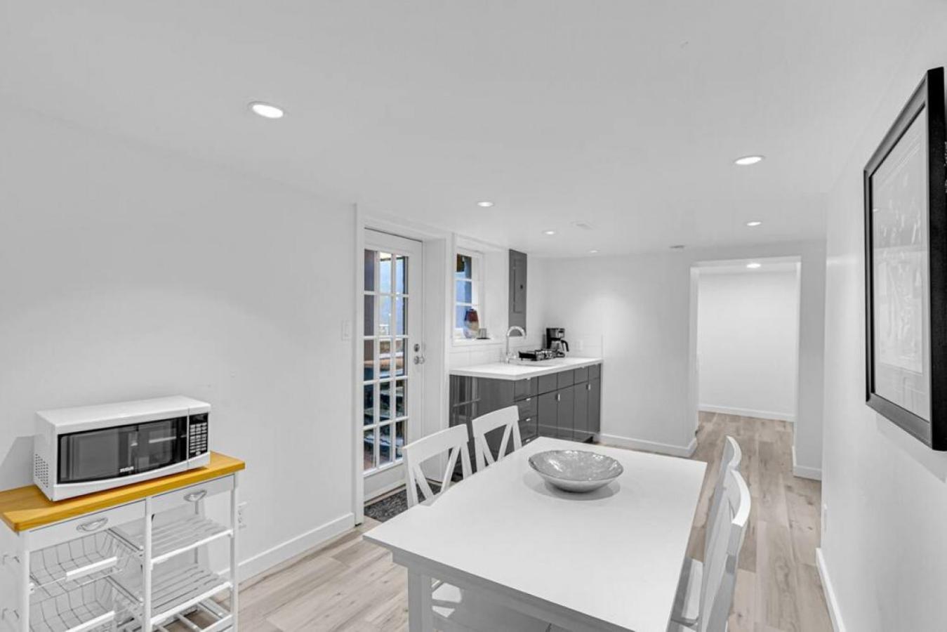 Comfortable 2-bed Near Ubc *