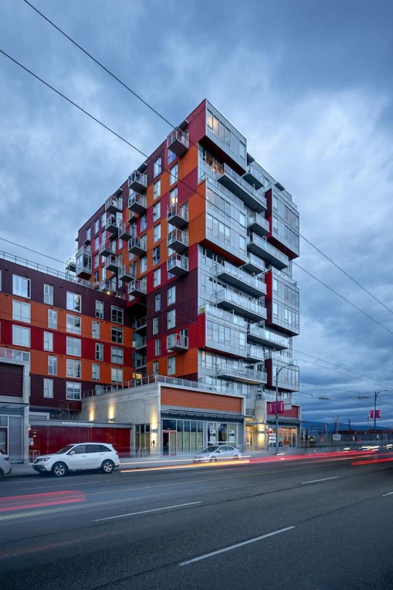 Spacious 2 Bedroom Downtown With Mountain Views Apartment Vancouver