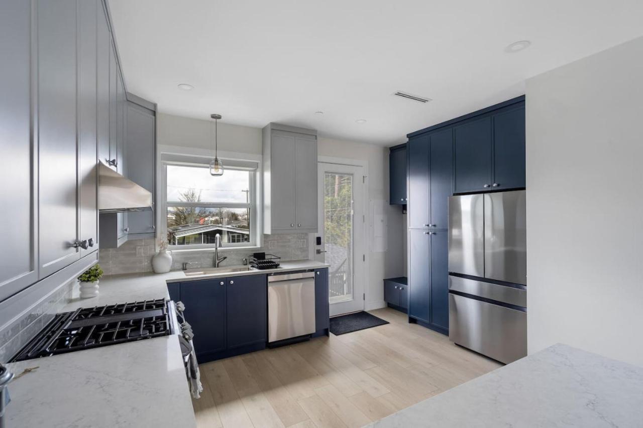 Modern 3 Bedroom Gem Holiday home Vancouver
