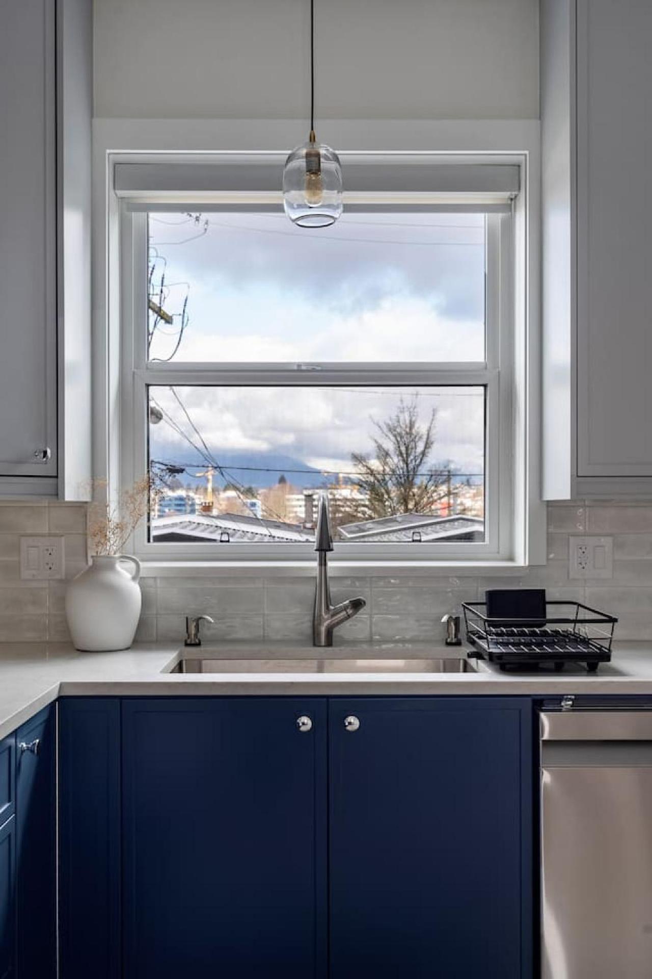 Modern 3 Bedroom Gem Holiday home Vancouver