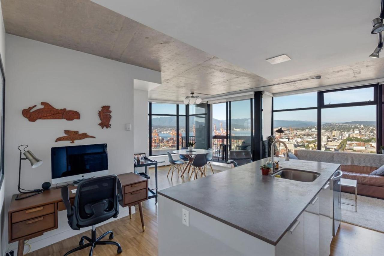 Apartment The W, Modernized 2 Bedroom Downtown Highrise Vancouver