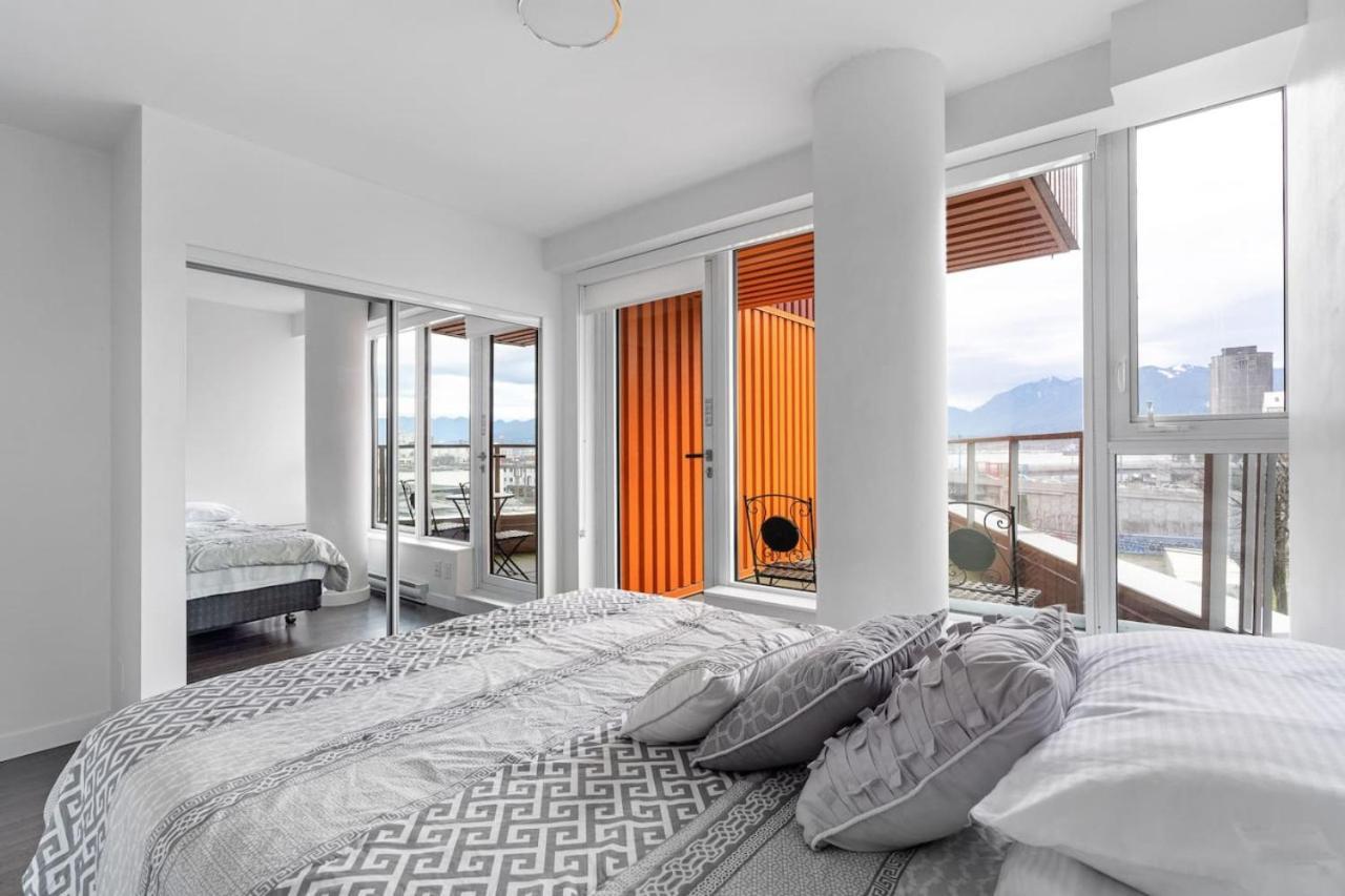 Spacious 2 Bedroom Downtown With Mountain Views Vancouver