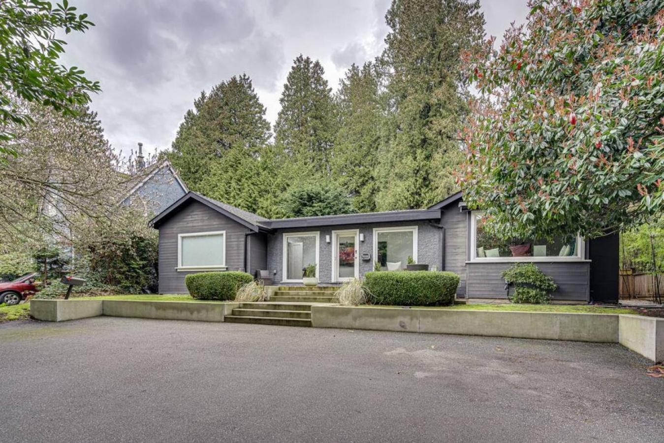 Comfortable 2-bed Near Ubc Holiday home