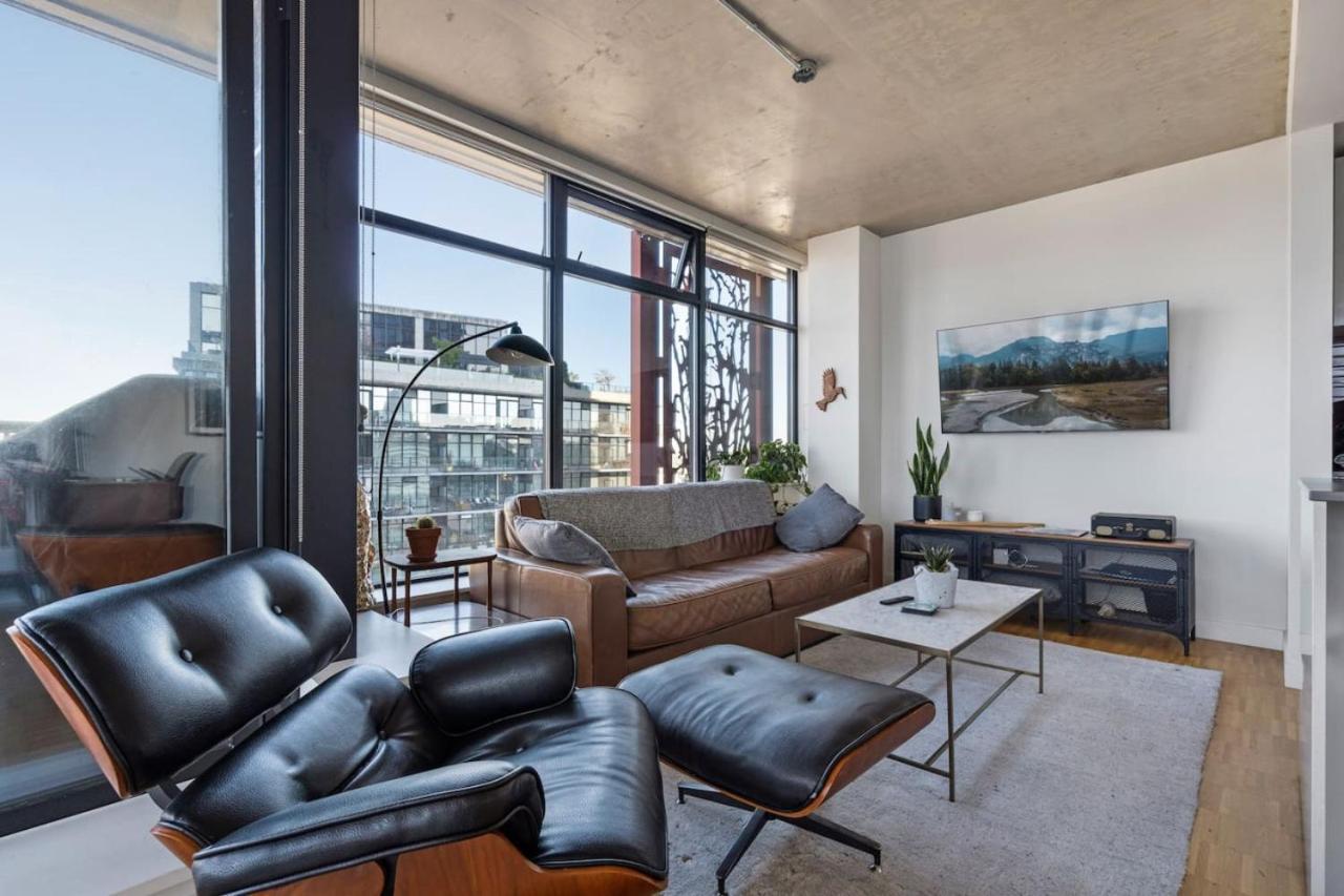 The W, Modernized 2 Bedroom Downtown Highrise *