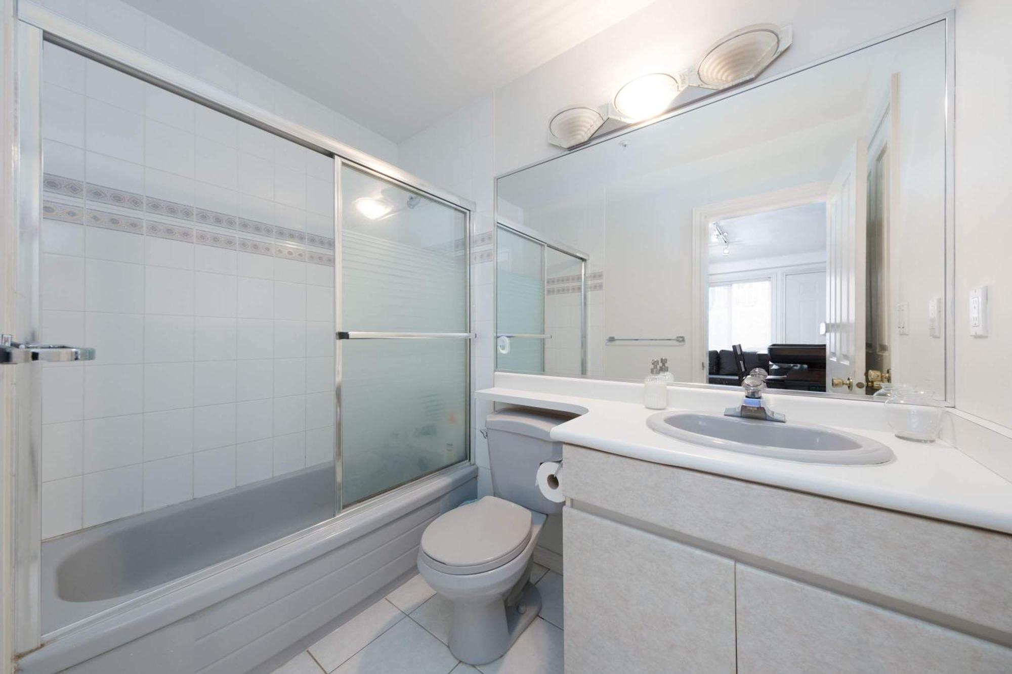 Apartment 2 Bedroom Basement In Vancouver