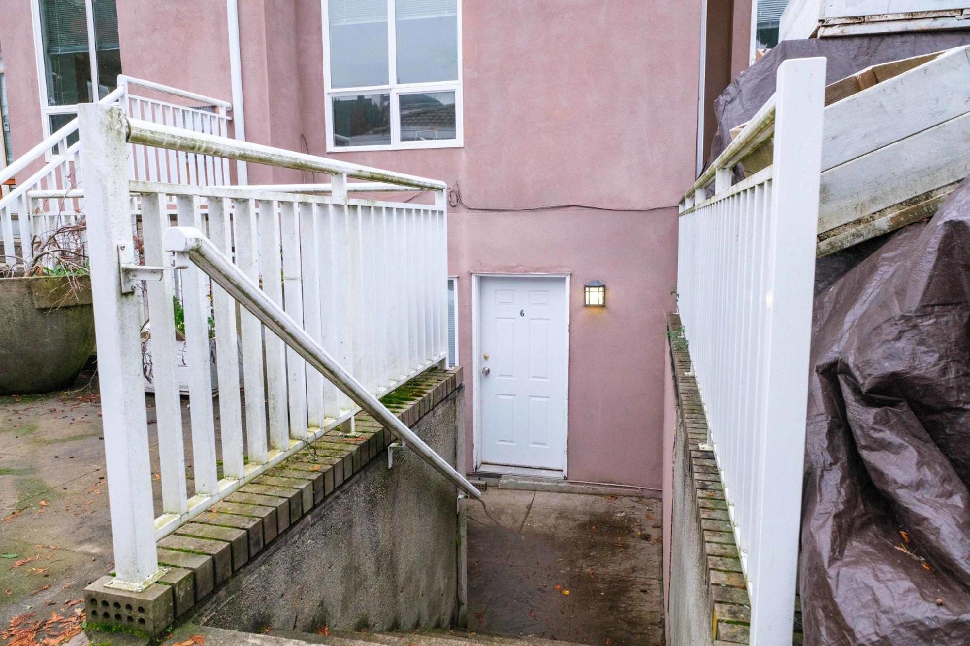 2 Bedroom Basement In Apartment