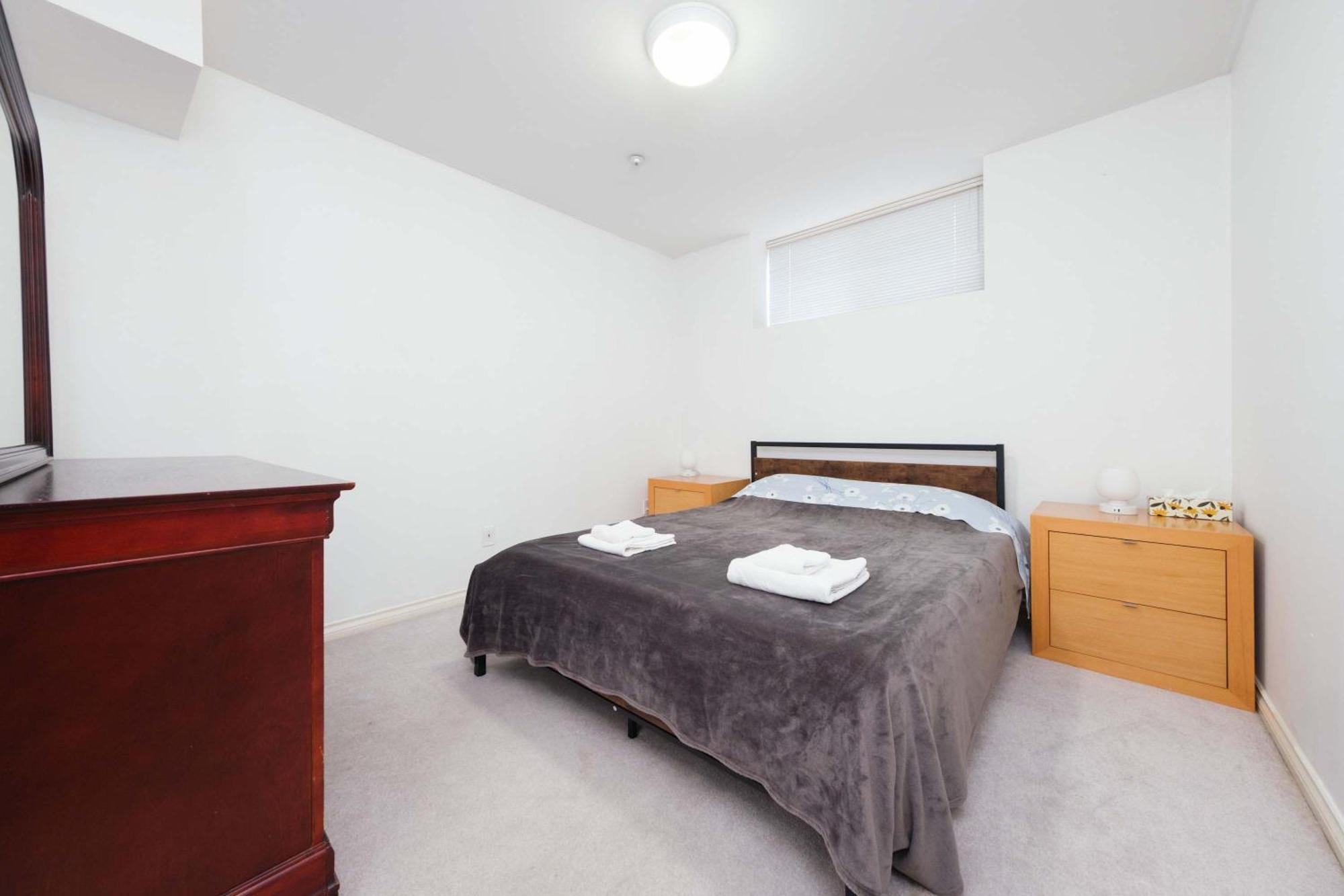 2 Bedroom Basement In Apartment *