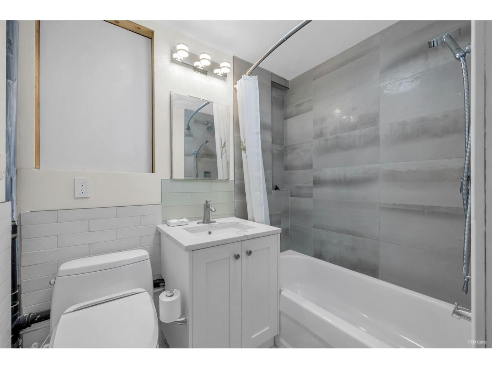 Cozy 3br Retreat 2 Free Parking Ac King Bd Vancouver