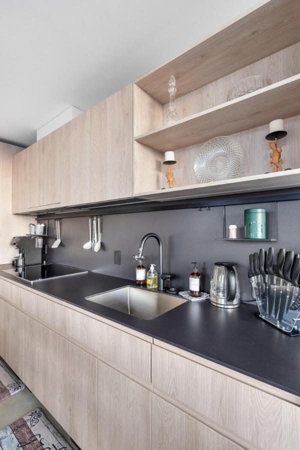 Stylish & Modern 2-bedroom Vancouver