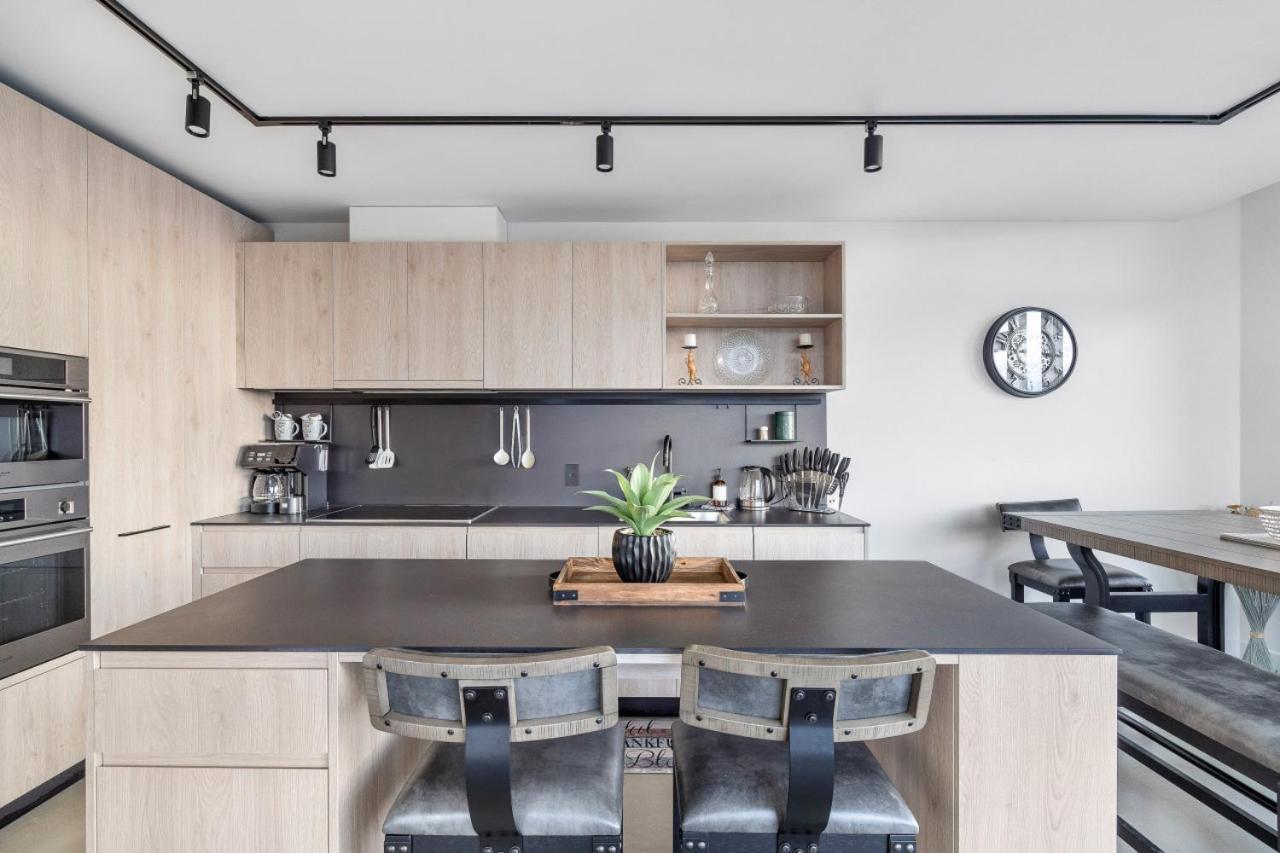 Apartment Stylish & Modern 2-bedroom Vancouver