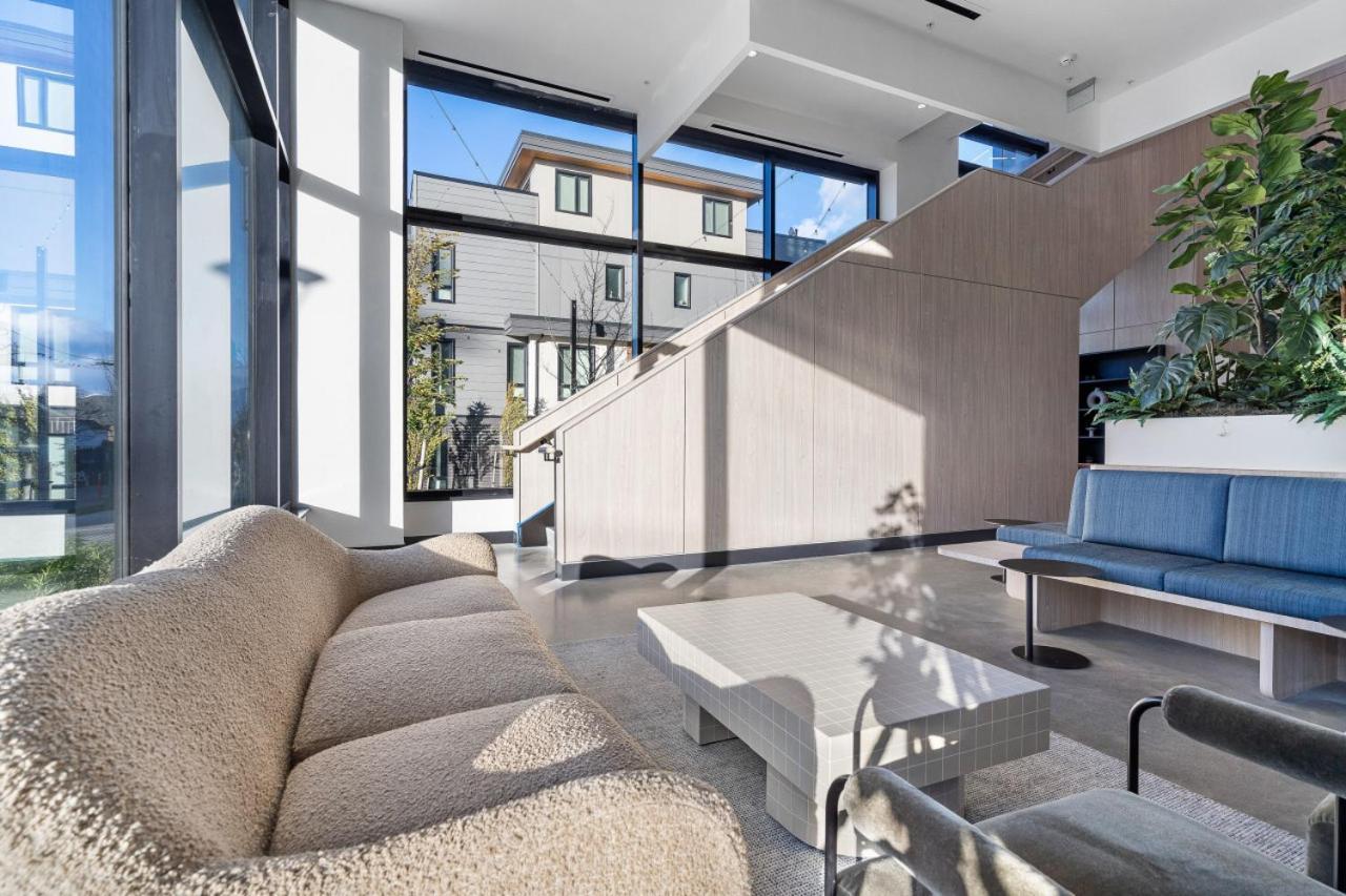 Stylish & Modern 2-bedroom Apartment