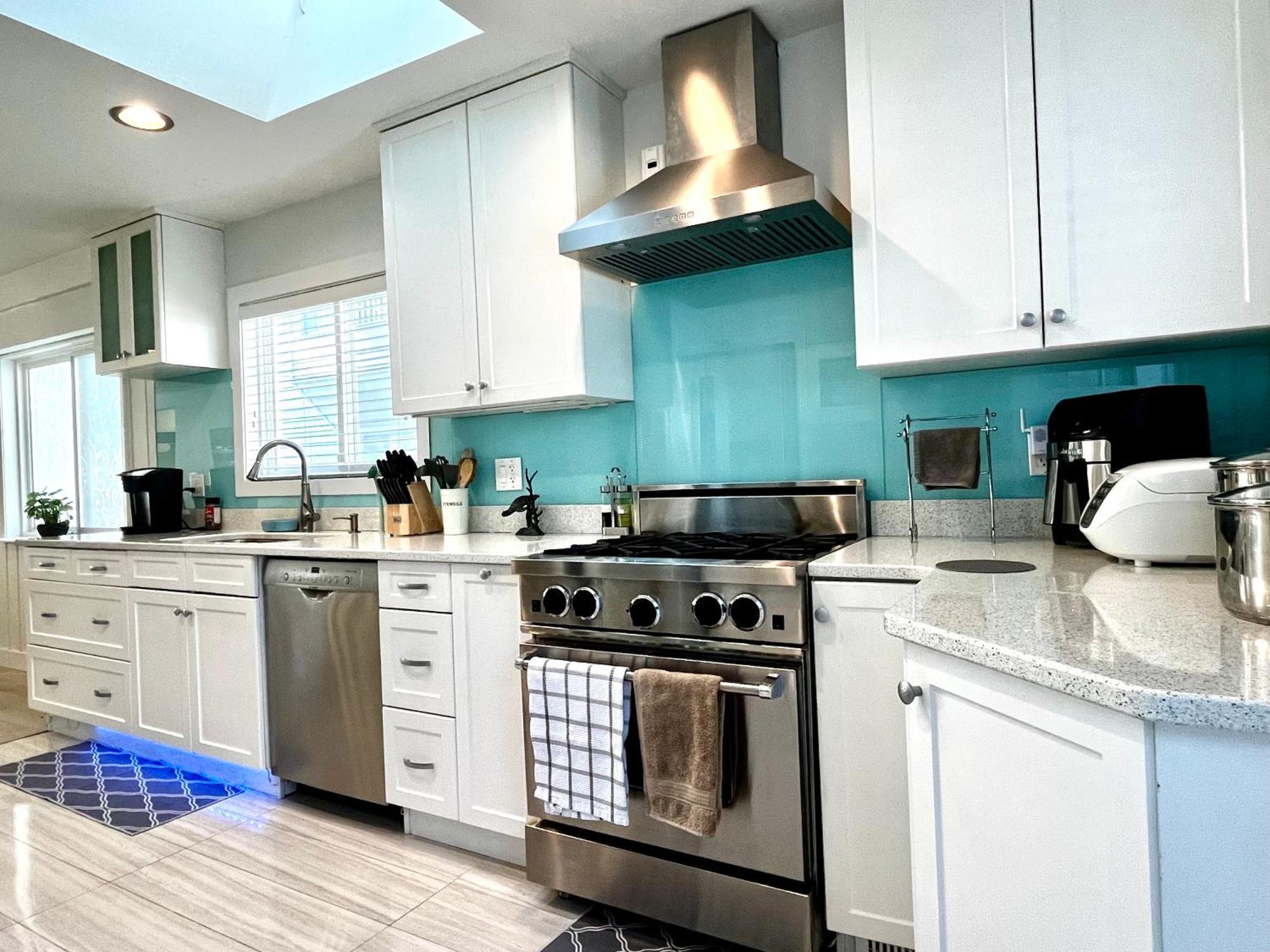 Cozy 3br Retreat 2 Free Parking Ac King Bd *