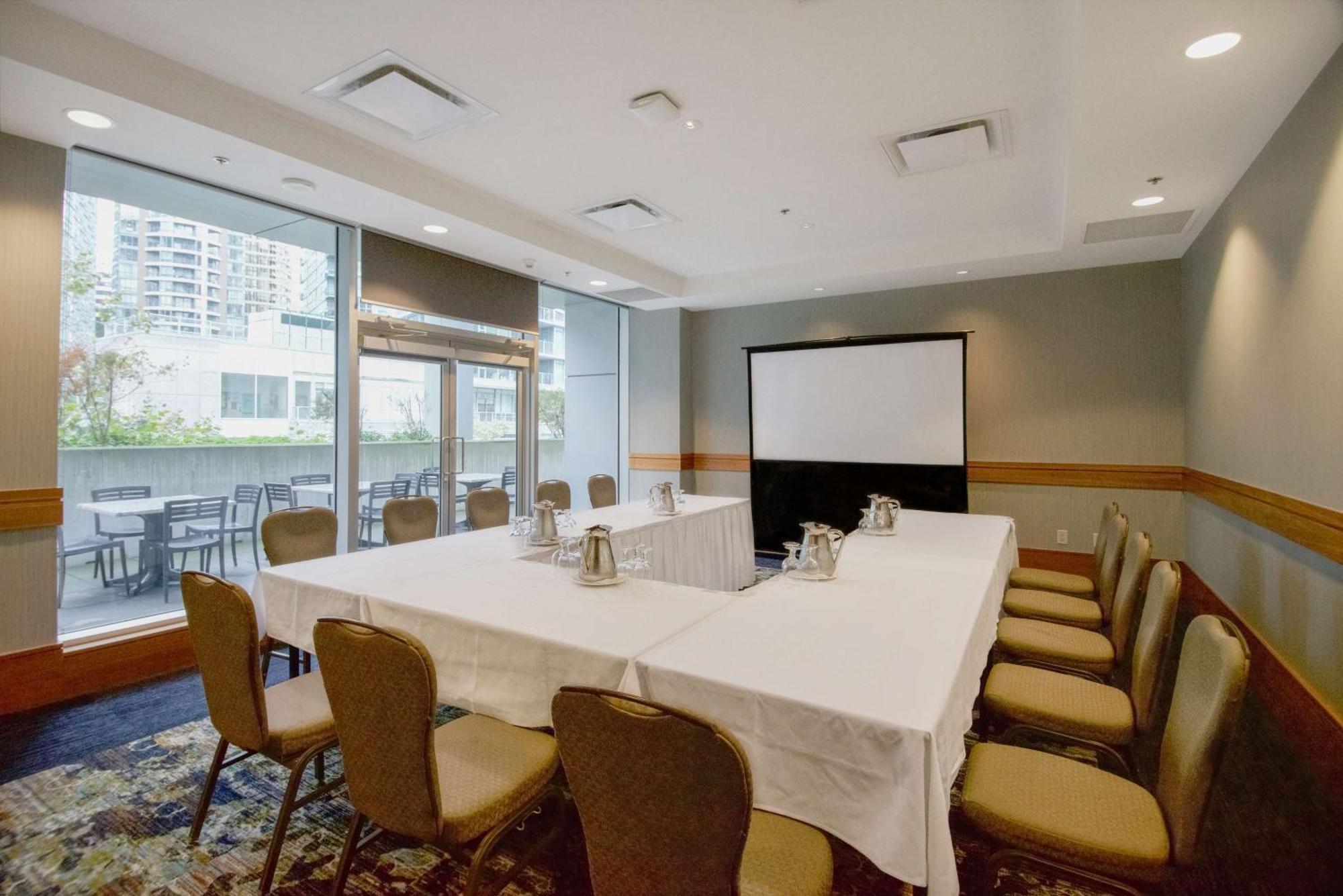 Coast Coal Harbour By Apa Hotel 4*