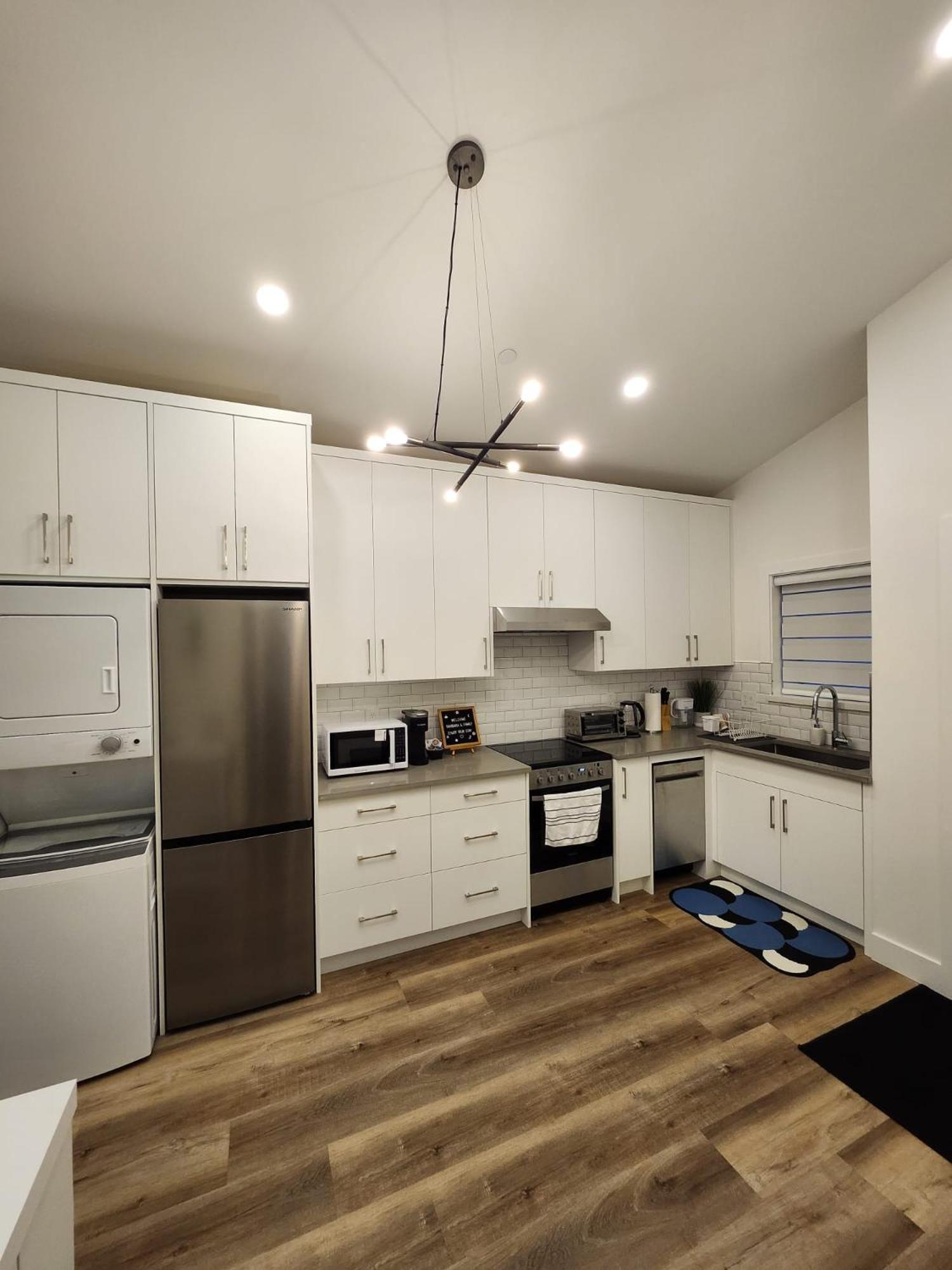 & Modern Whole House In Apartment *