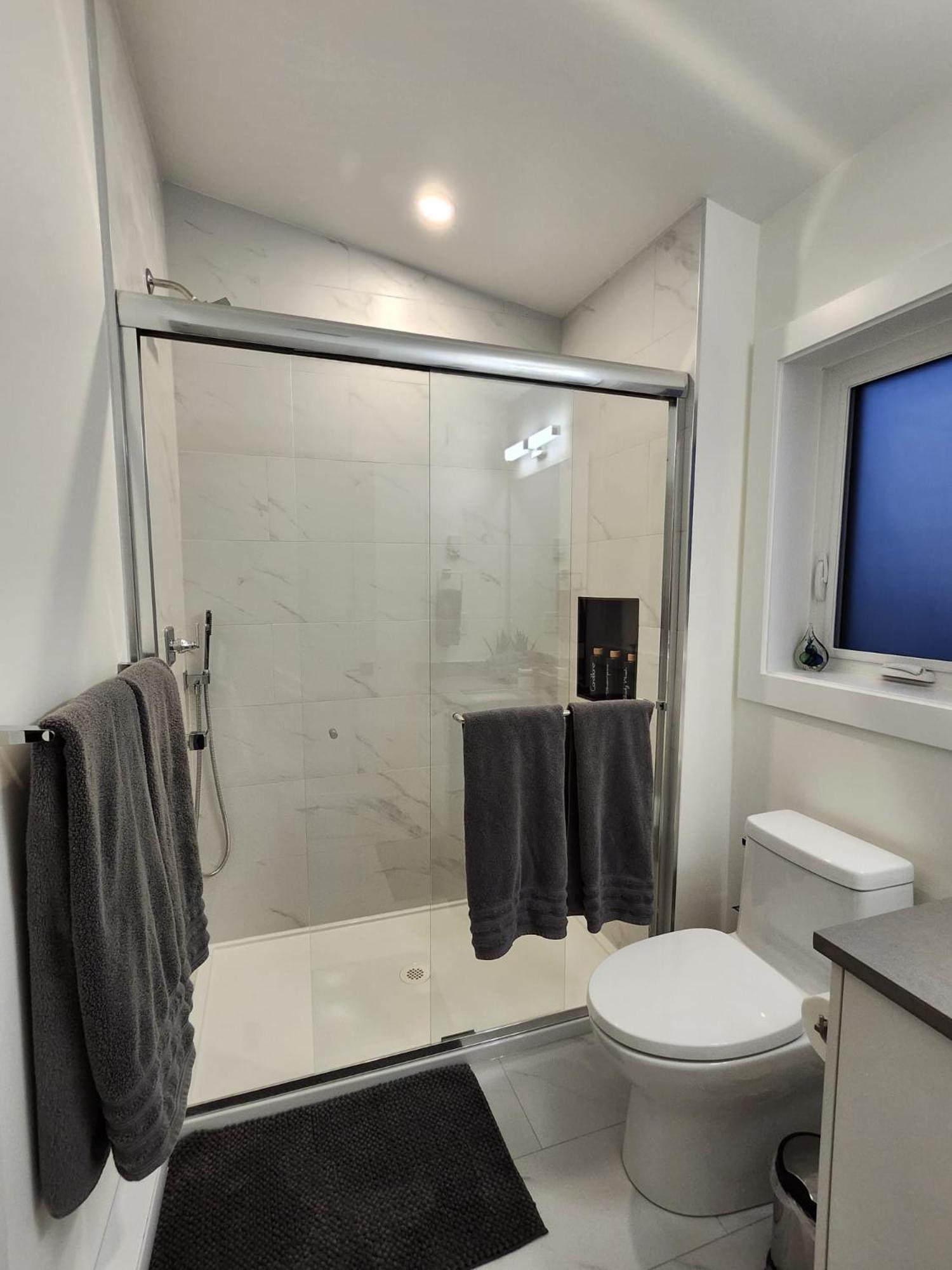 & Modern Whole House In Apartment Vancouver
