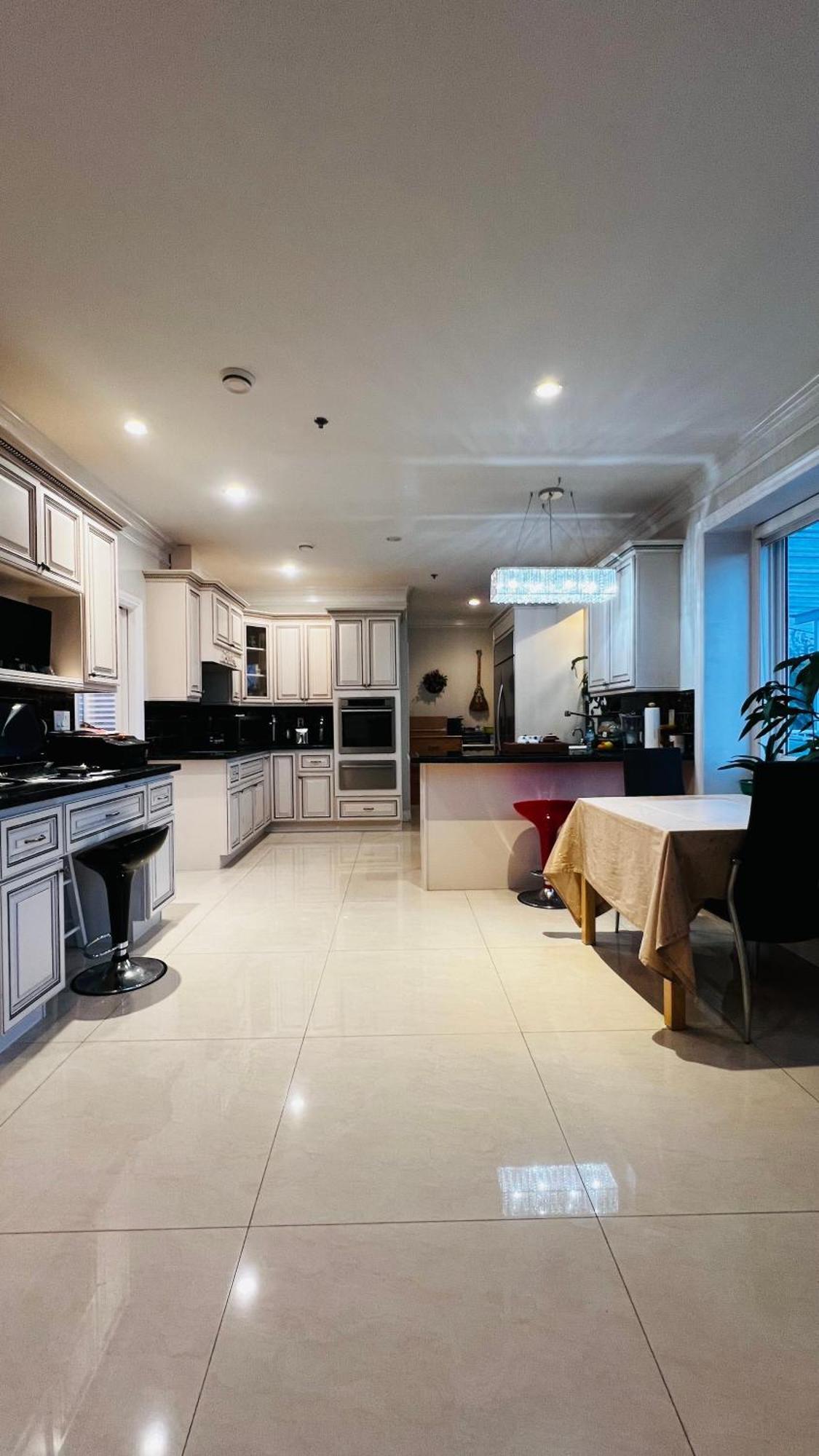 Guest house Coze In Near Yvr *