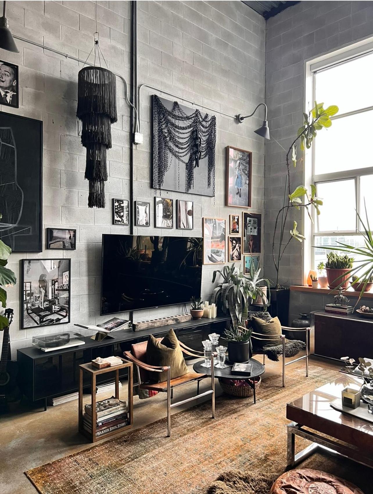 Elevated, Eclectic 2 Bedroom Loft In Apartment *