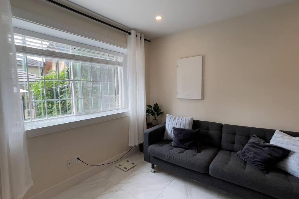 Modern Spacious 1br Minutes Away From Main St *