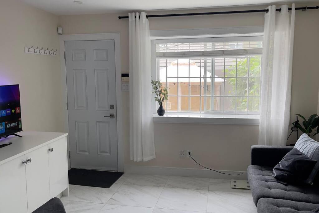 Modern Spacious 1br Minutes Away From Main St Vancouver