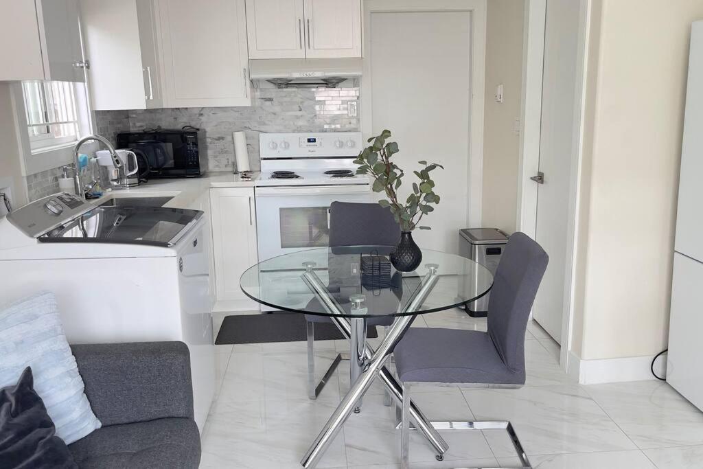 Modern Spacious 1br Minutes Away From Main St Apartment Vancouver