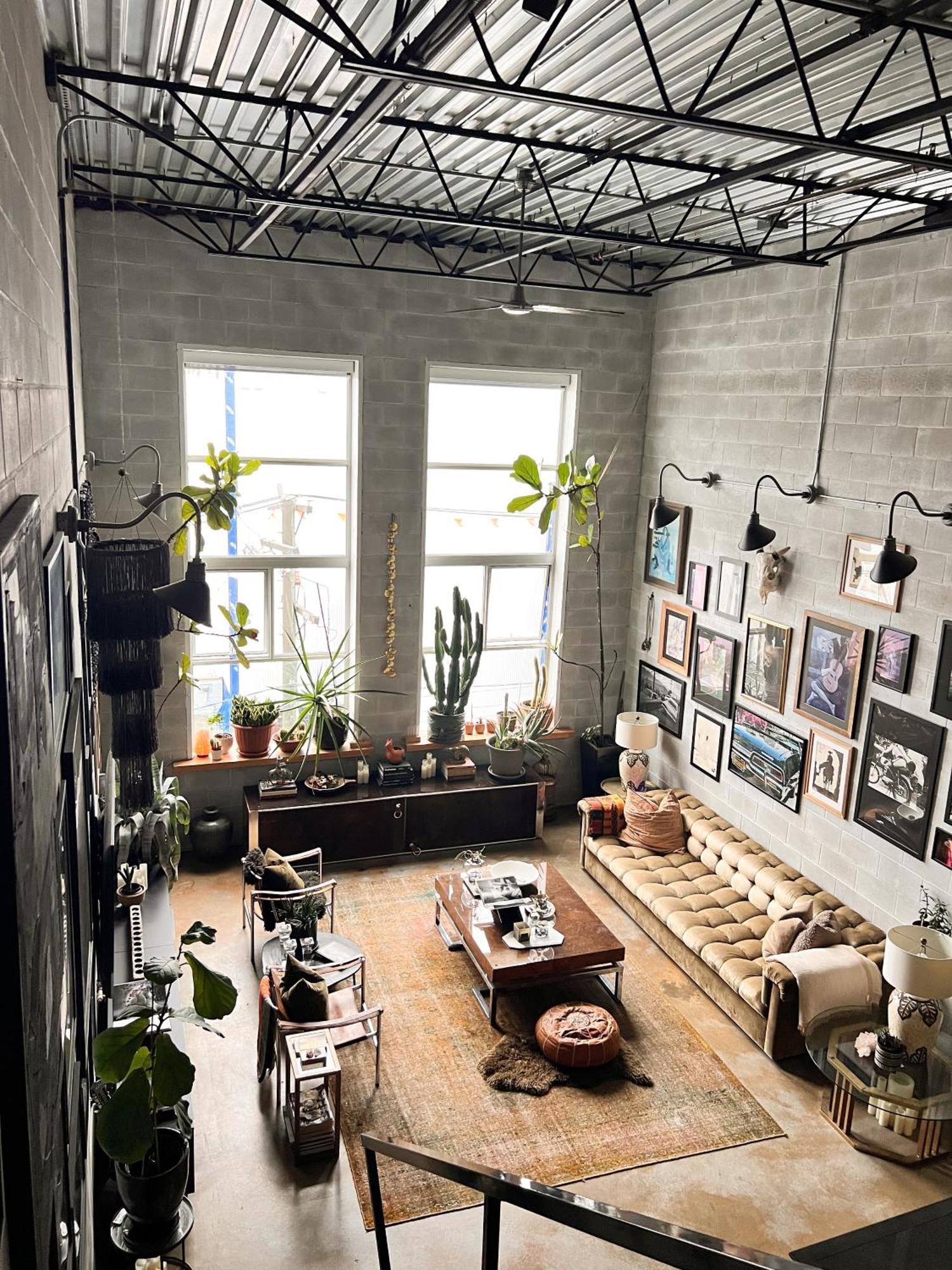 Elevated, Eclectic 2 Bedroom Loft In * Vancouver