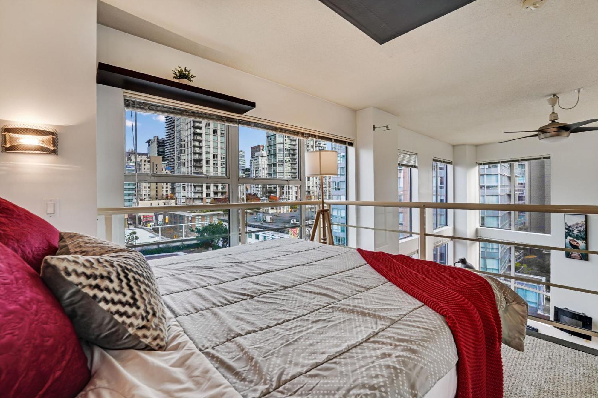Stunning Loft In Yaletown With Panoramic City Views Apartment Vancouver