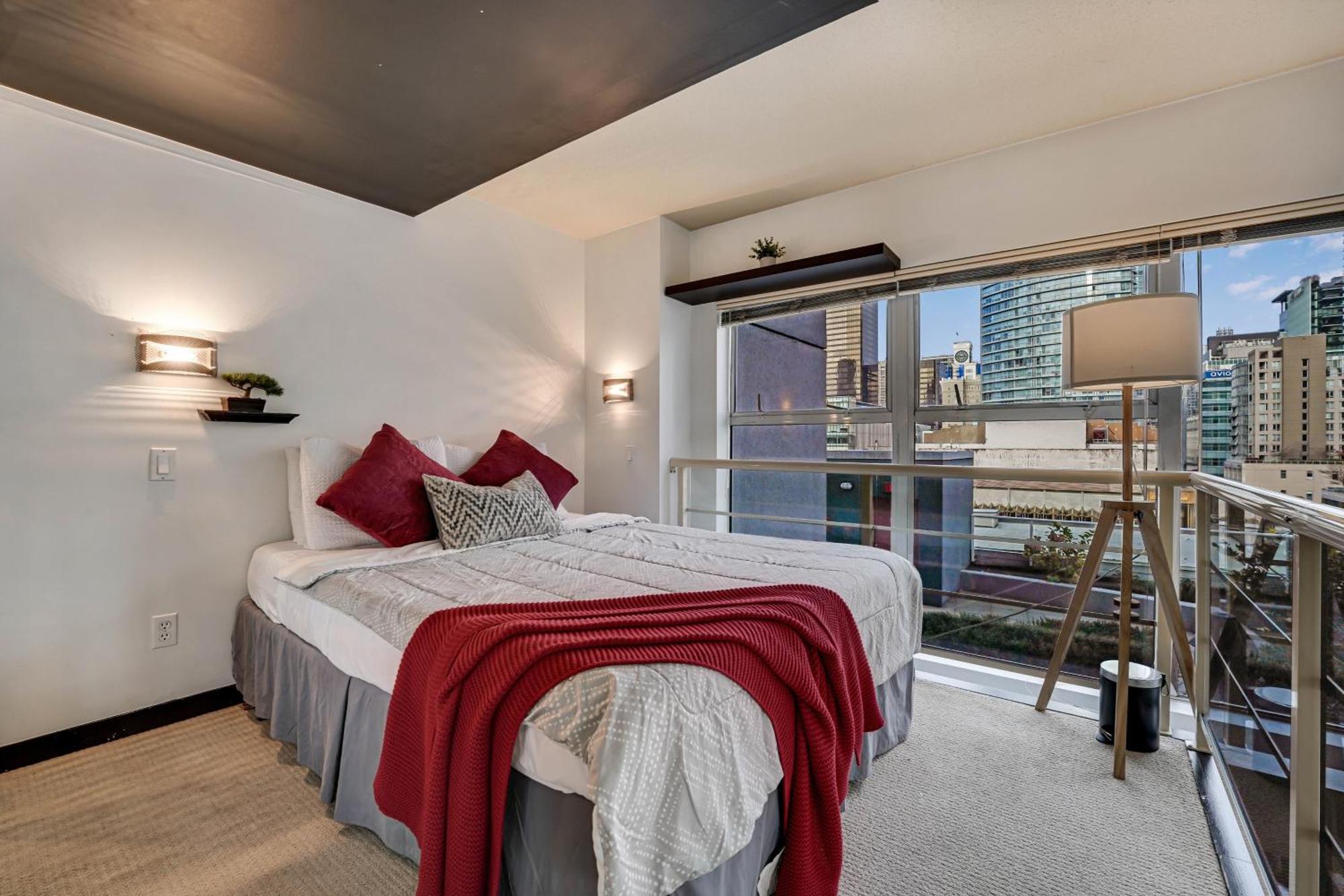 Stunning Loft In Yaletown With Panoramic City Views Apartment Vancouver