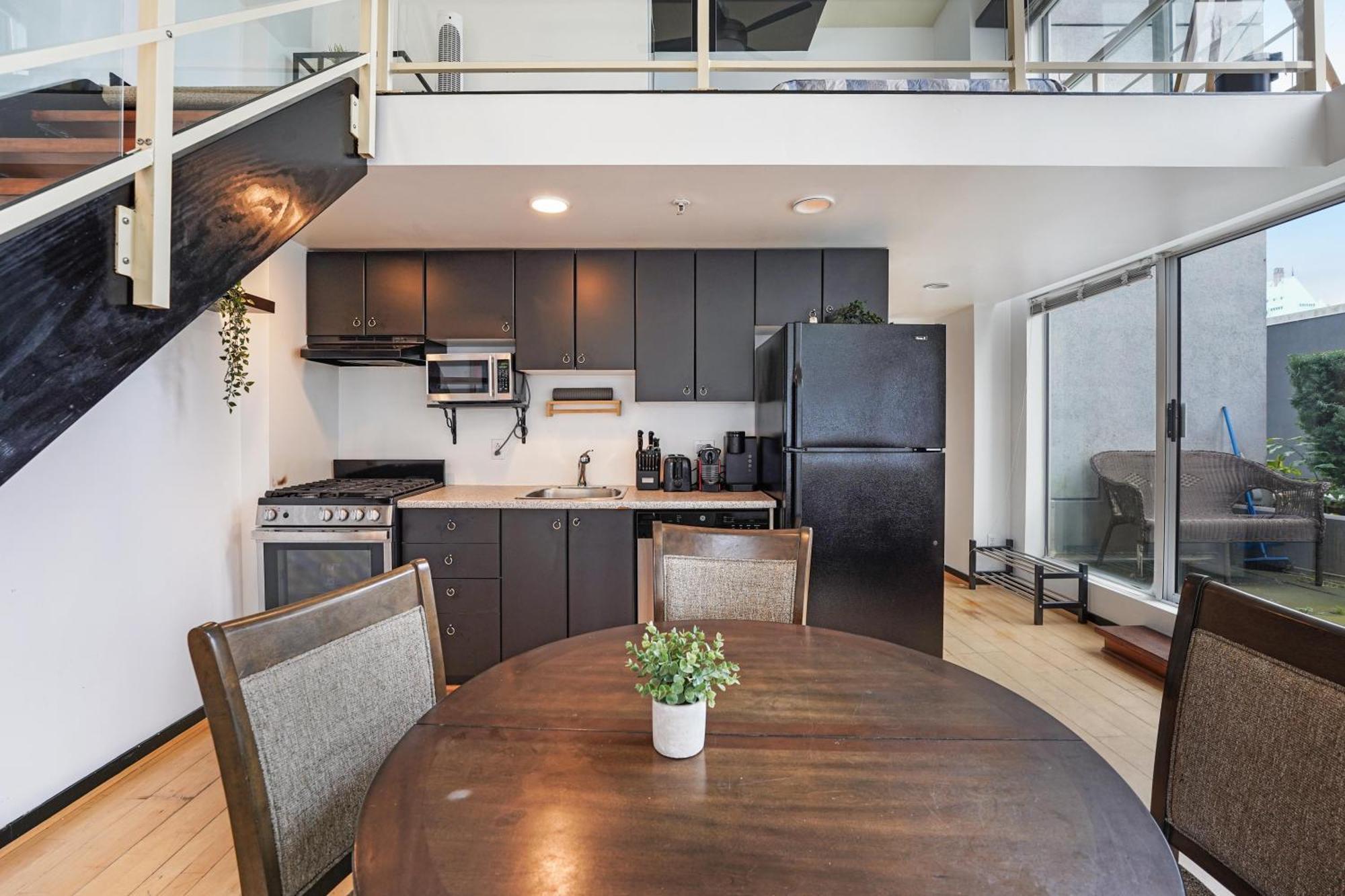 Apartment Stunning Loft In Yaletown With Panoramic City Views
