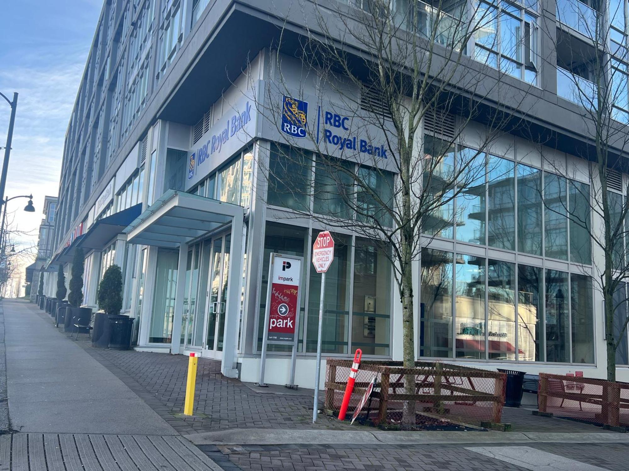 Two Bedrooms- A Warm House Vancouver