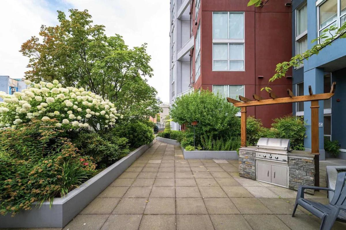 Apartment Stylish Two-story Loft With Rooftop Deck