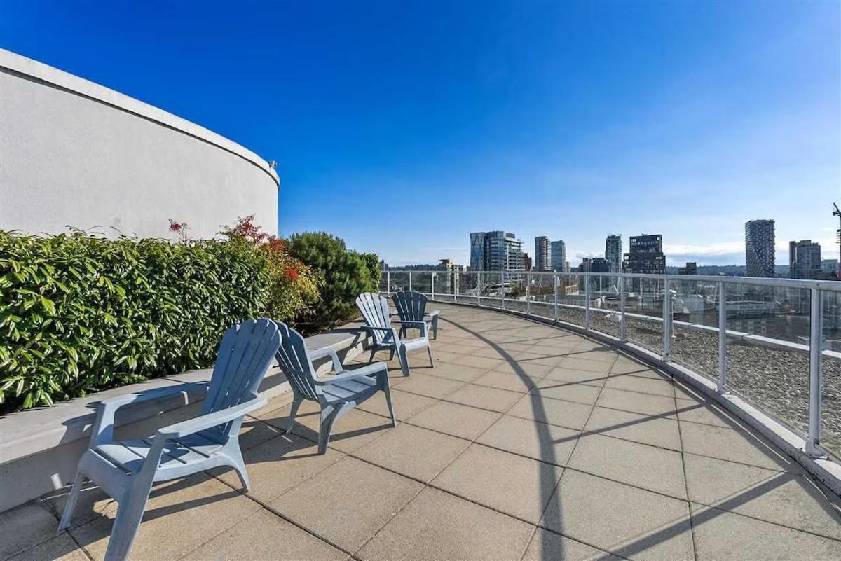 Stylish Two-story Loft With Rooftop Deck * Vancouver