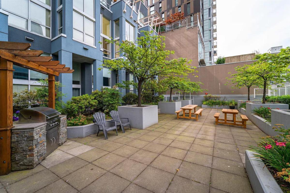Stylish Two-story Loft With Rooftop Deck