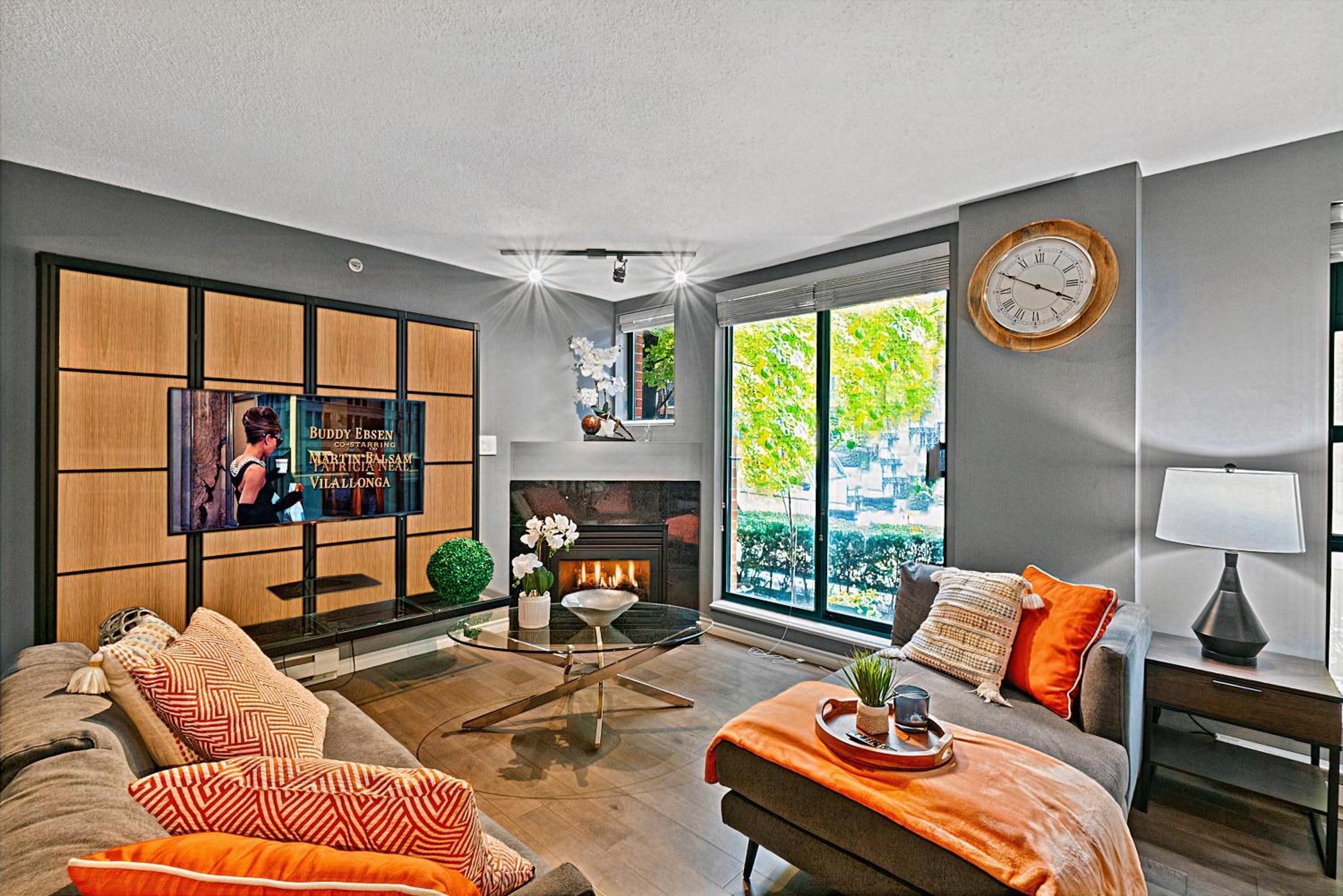 Apartment Magnificent 3 Bedroom Duplex In Center Of Yaletown With Fireplace Vancouver
