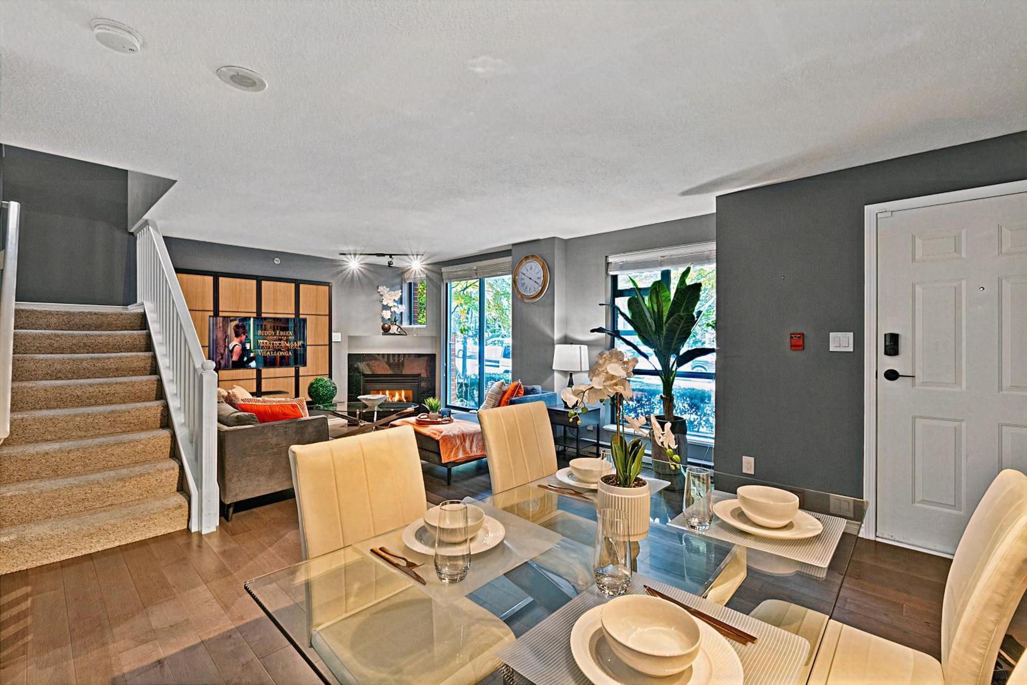 Magnificent 3 Bedroom Duplex In Center Of Yaletown With Fireplace Apartment