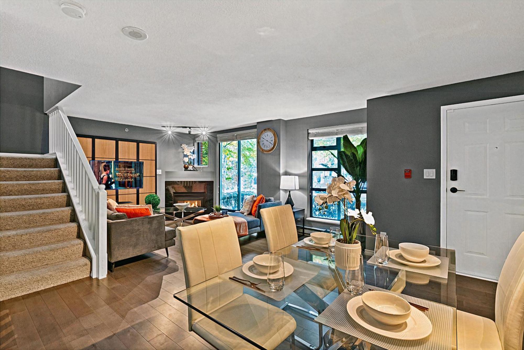 Magnificent 3 Bedroom Duplex In Center Of Yaletown With Fireplace Apartment *