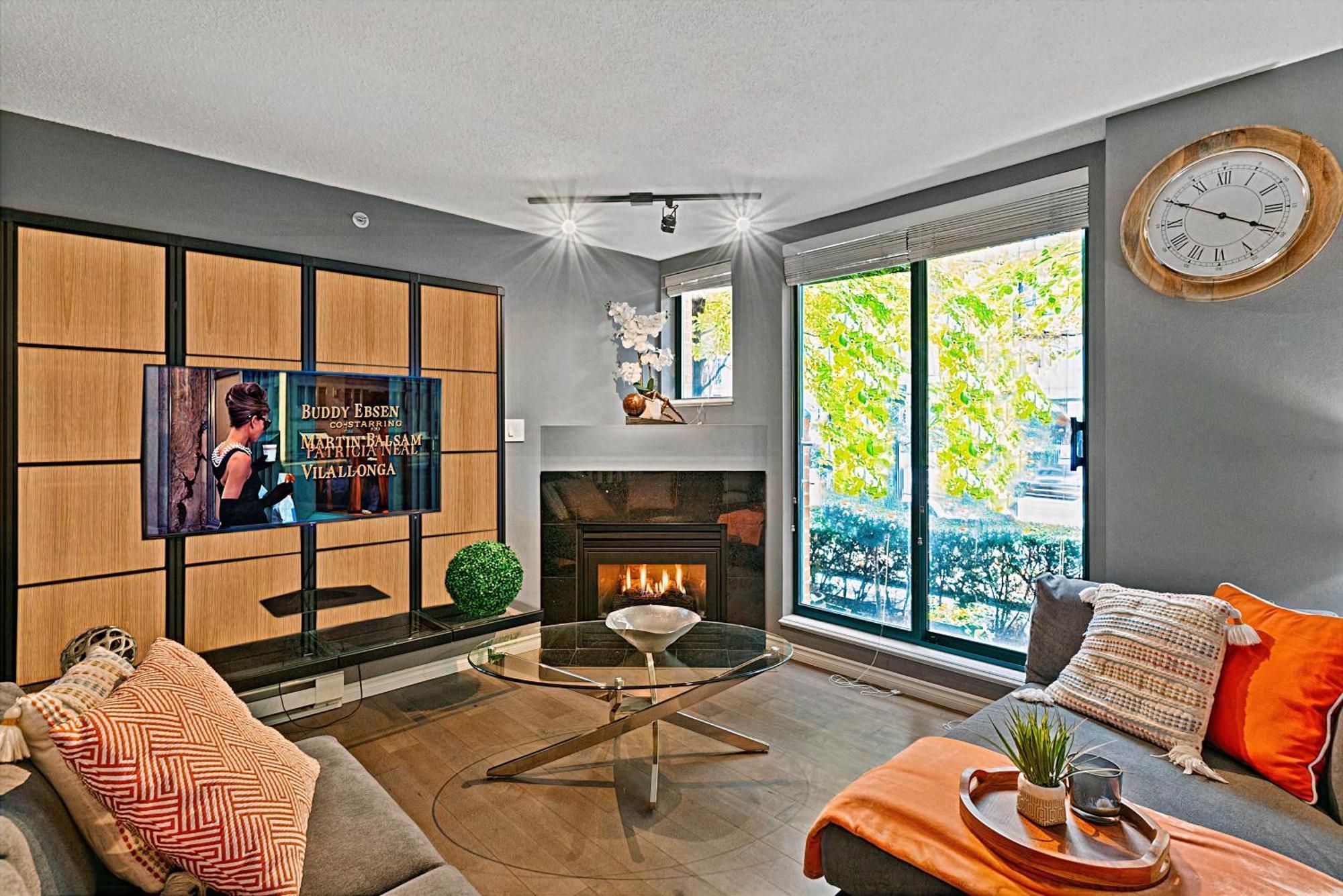 Apartment Magnificent 3 Bedroom Duplex In Center Of Yaletown With Fireplace Vancouver