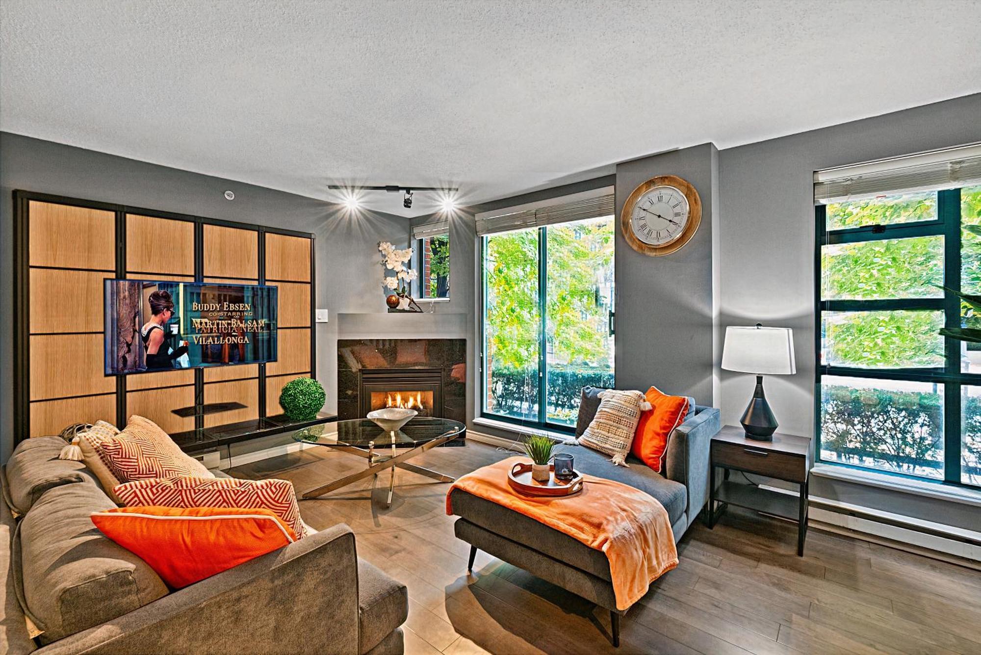 Apartment Magnificent 3 Bedroom Duplex In Center Of Yaletown With Fireplace Vancouver