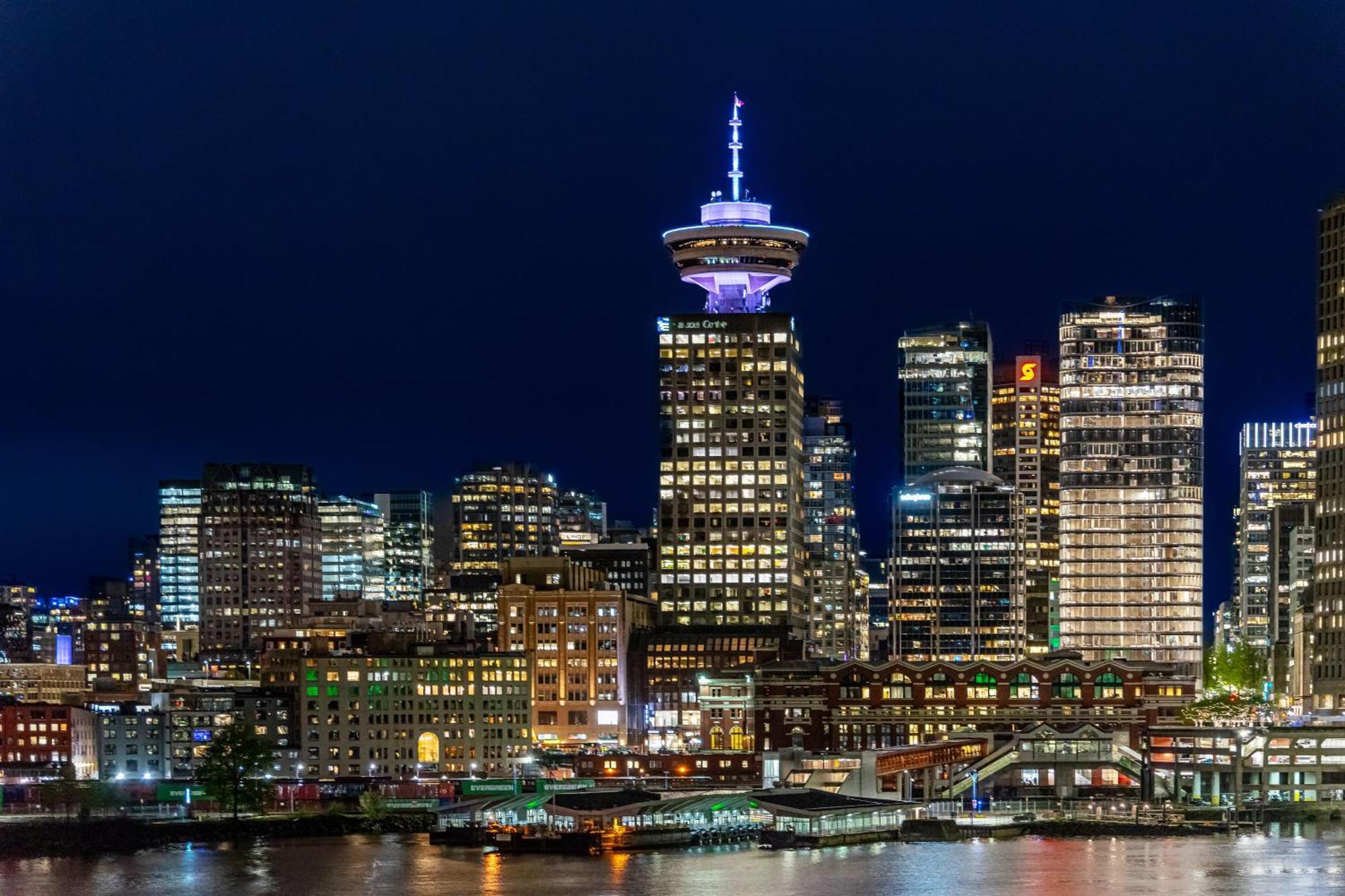 Apartment Downtown Mountain And Views Vancouver