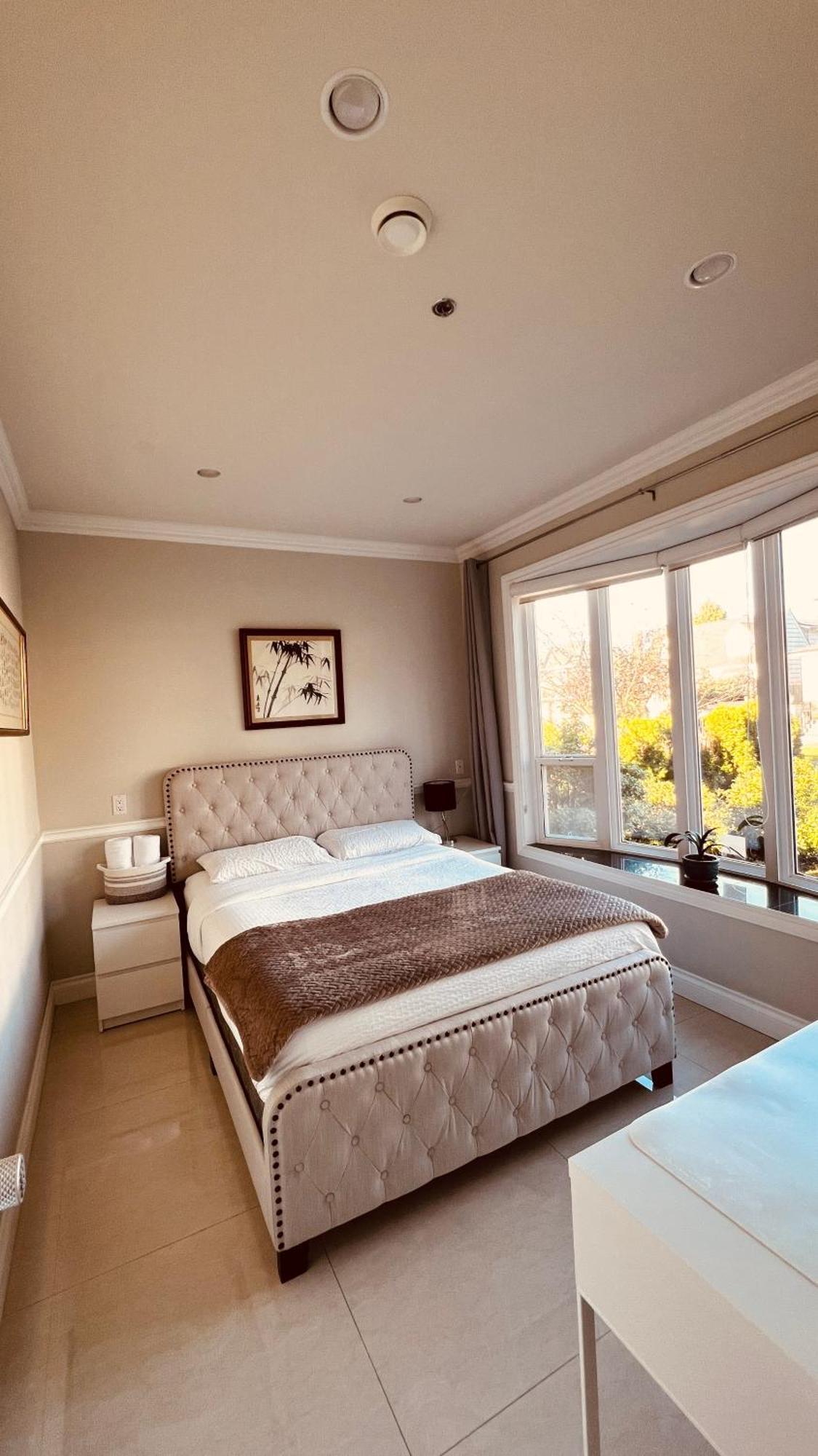 Coze In Near Yvr Guest house *