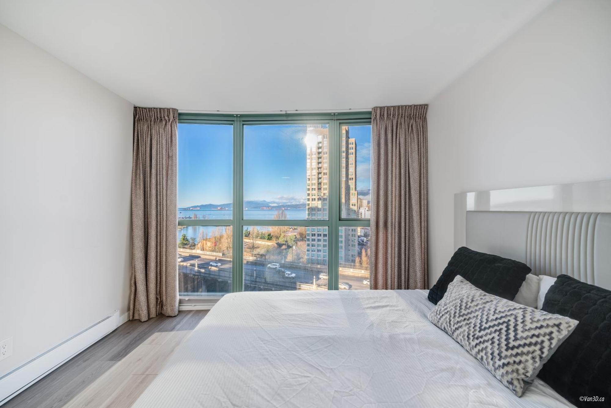 Breathtaking 2 Bedroom In Yaletown With A View Of English Bay