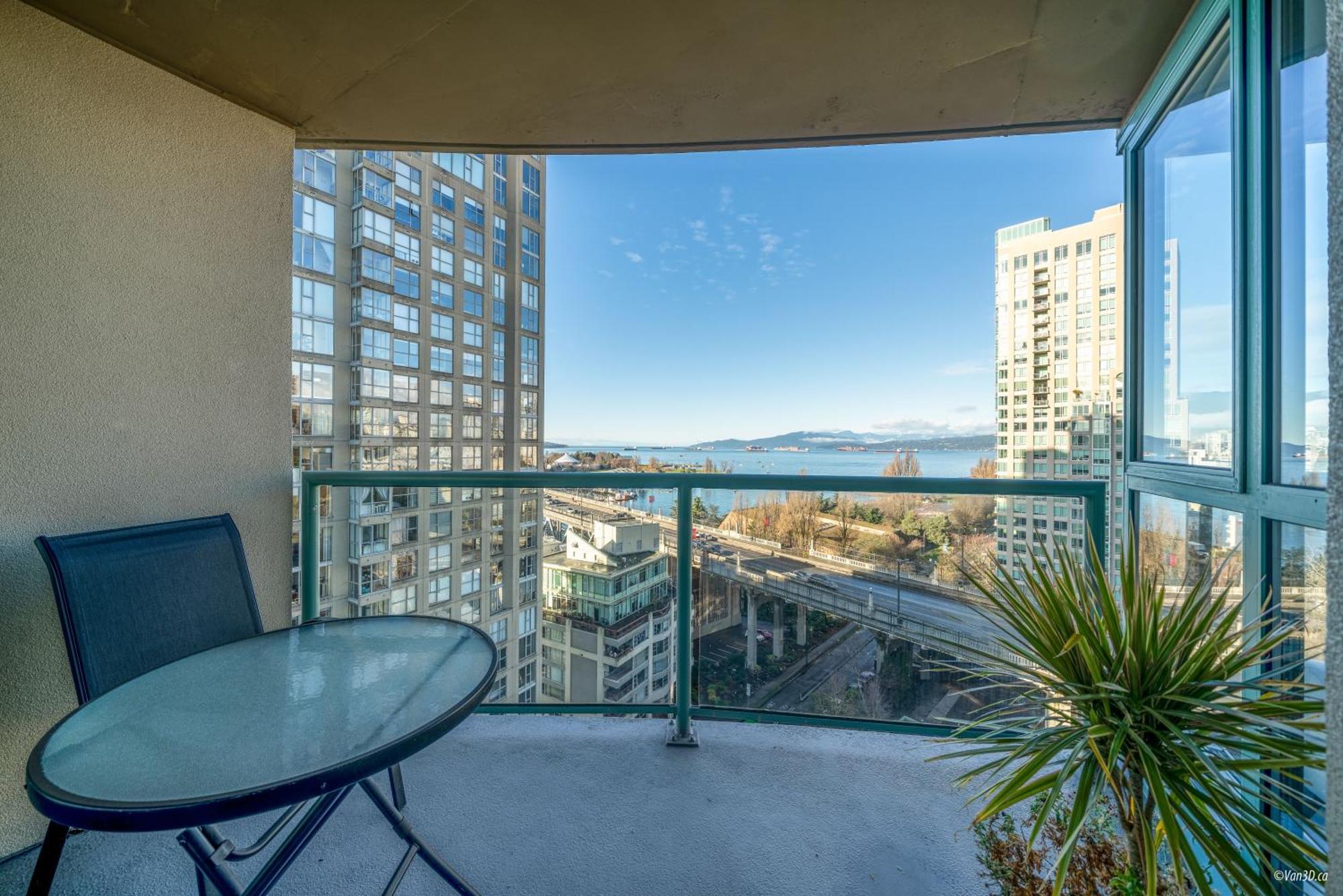 Apartment Breathtaking 2 Bedroom In Yaletown With A View Of English Bay