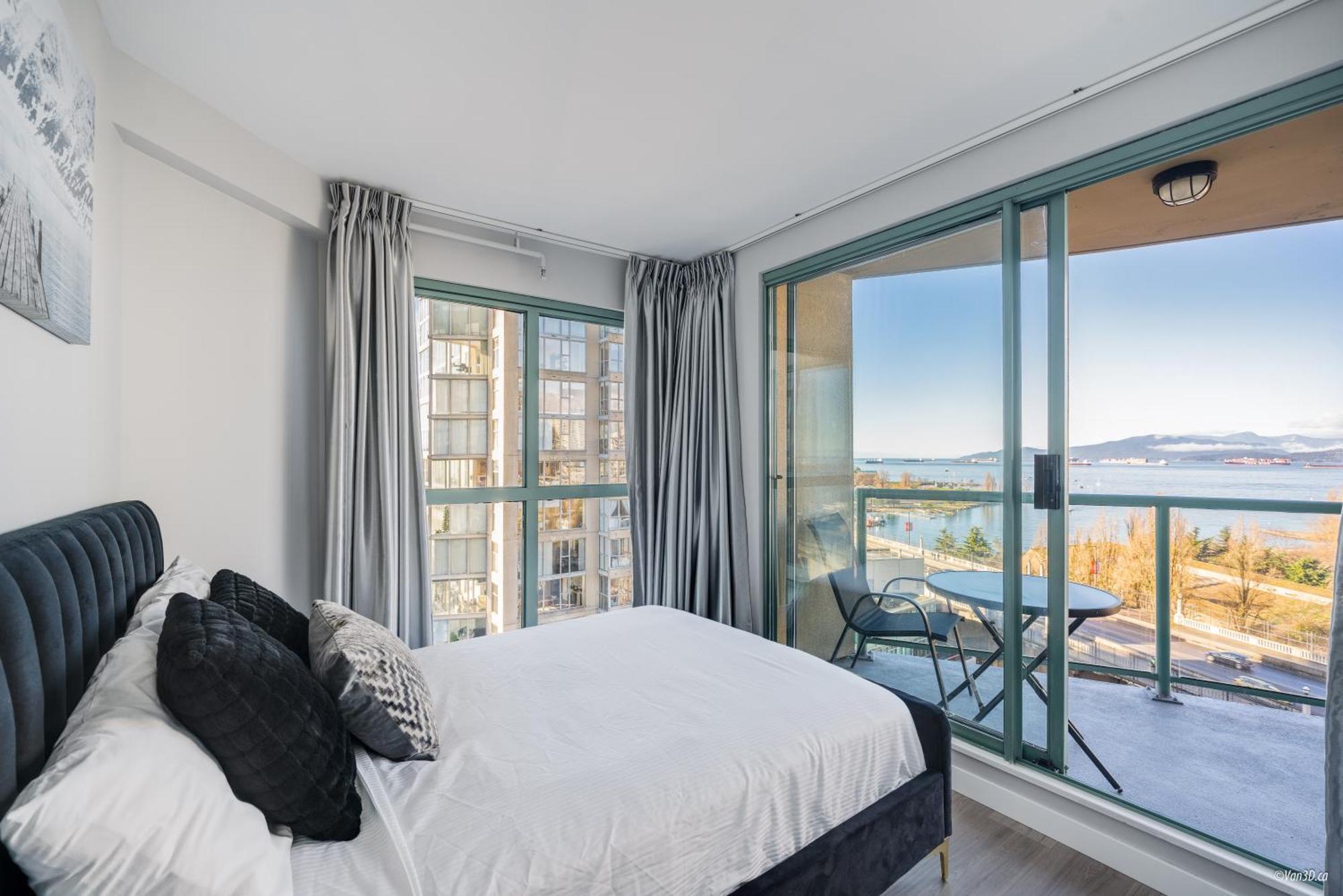 Breathtaking 2 Bedroom In Yaletown With A View Of English Bay Vancouver