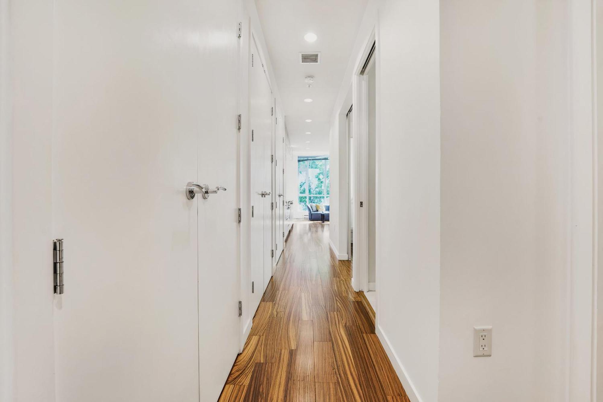 Apartment New Listing! Stellar 2 Bedroom Duplex In The Heart Of Downtown With Fireplace Vancouver