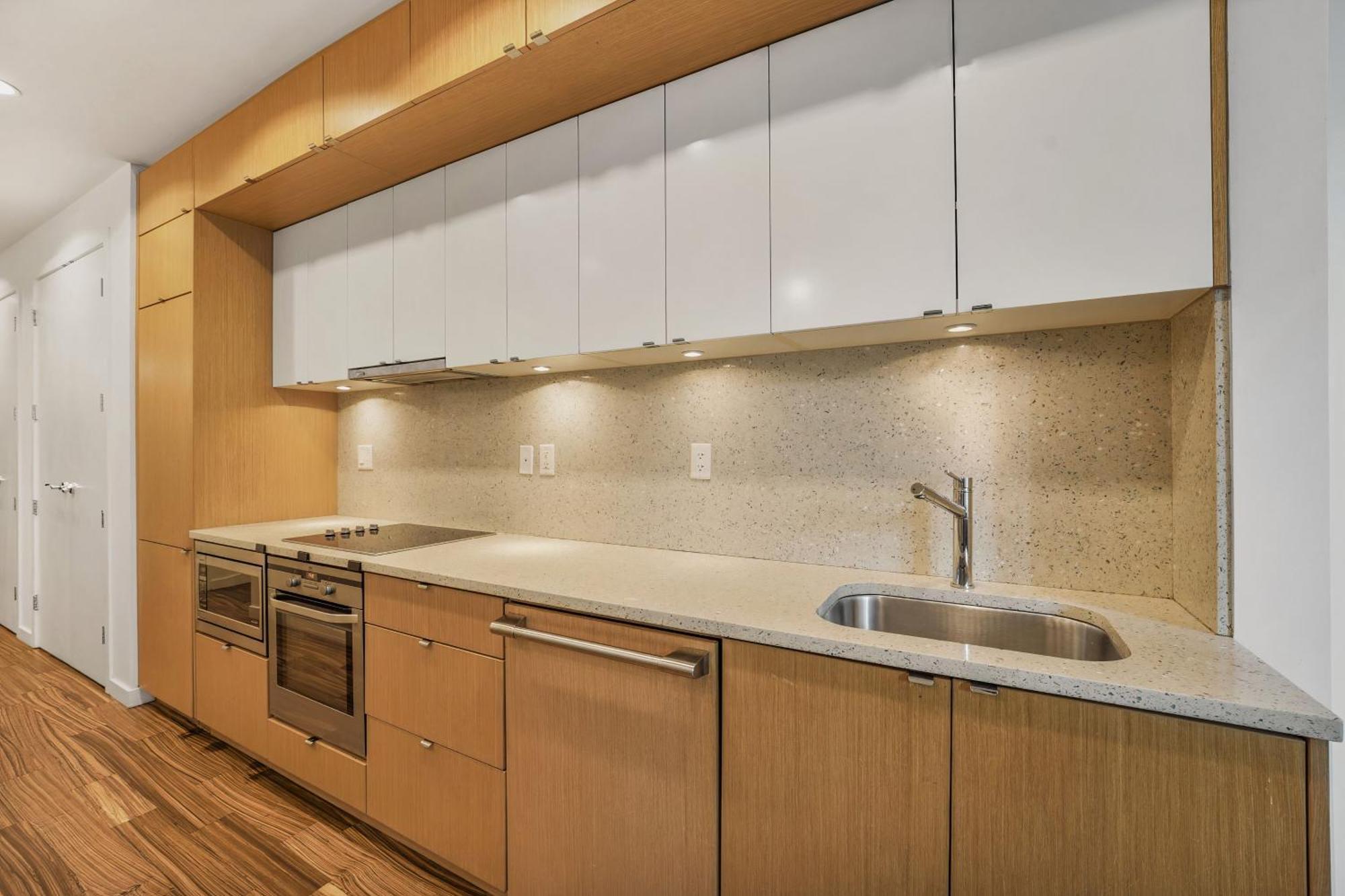 New Listing! Stellar 2 Bedroom Duplex In The Heart Of Downtown With Fireplace * Vancouver
