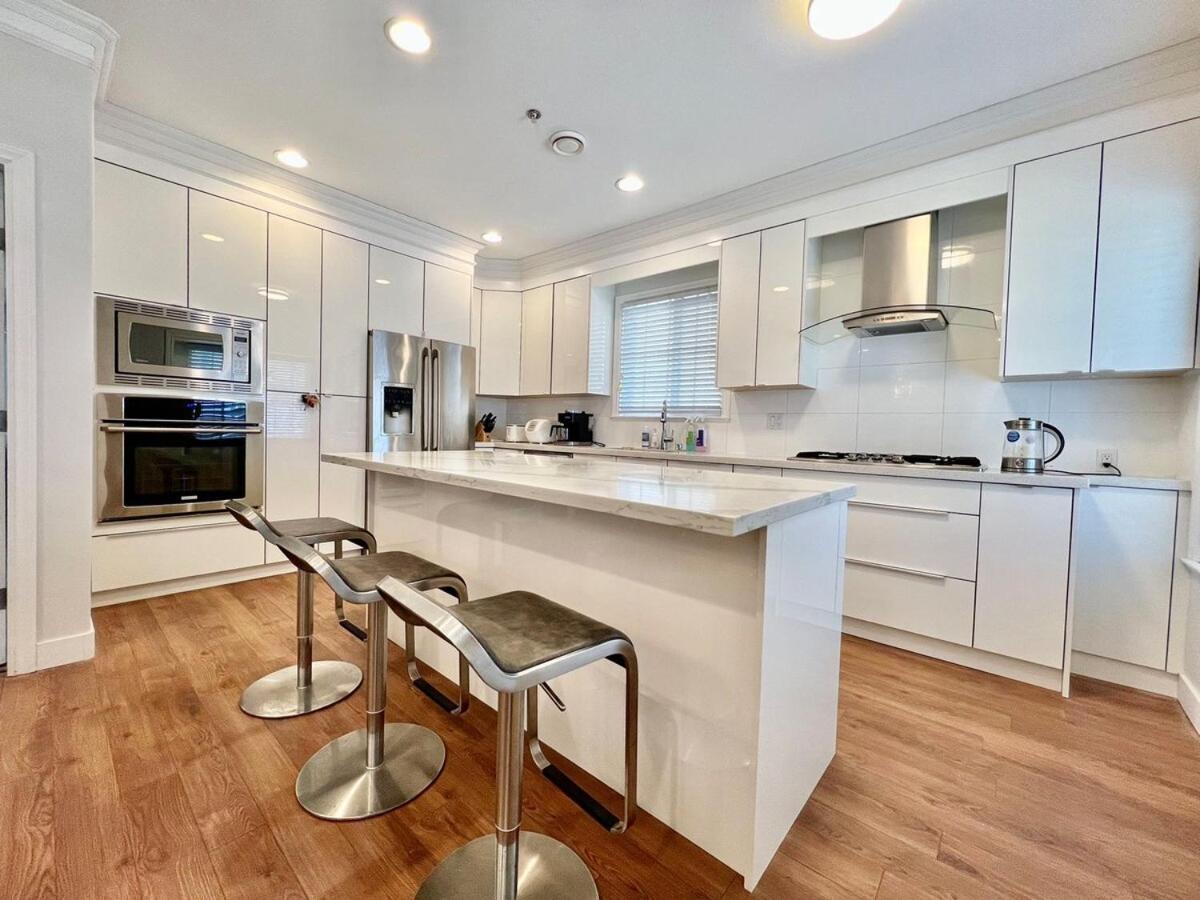 Adorable 4b House-vancouver West Free Parking