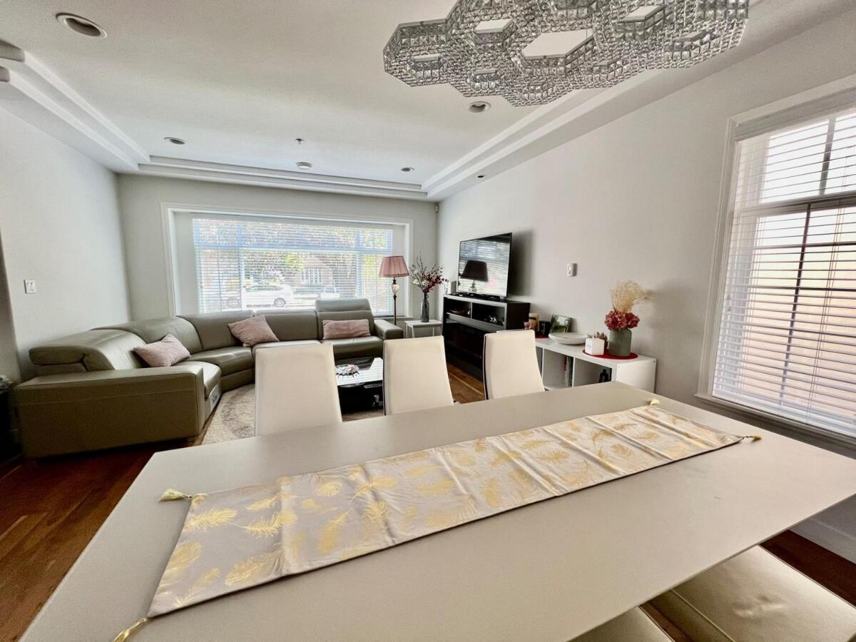 Adorable 4b House-vancouver West Free Parking *