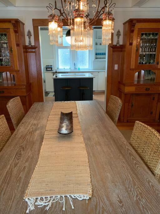 Large Renovated Character With 3 Beds/2 Bath Holiday home Vancouver